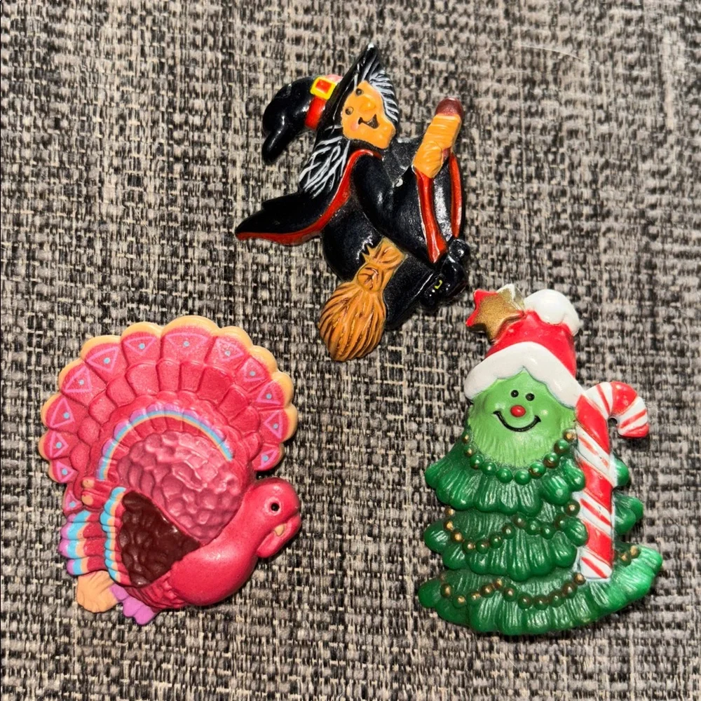 Vtg Hallmark Pin Set Halloween Witch Thanksgiving Turkey Christmas Tree Brooches